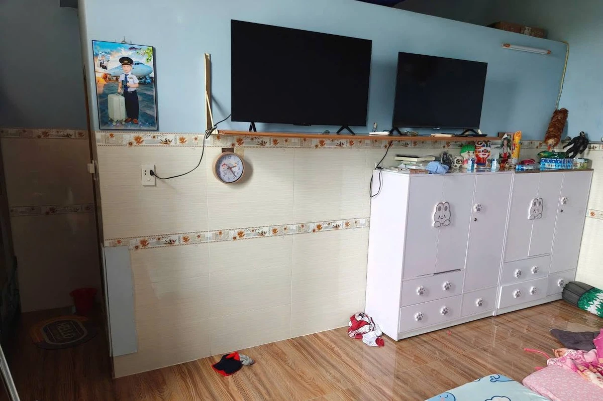 Bán nhà mặt tiền 1 trệt 1 lầu 189,1m2, 2 phòng ngủ, gần trạm y tế xã Hưng Long, Bình Chánh - Ảnh 1