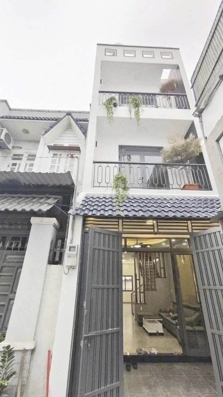 Bán nhà 3 tầng 4PN 61m² gần chợ Hiệp Bình, Thủ Đức - Ảnh 1
