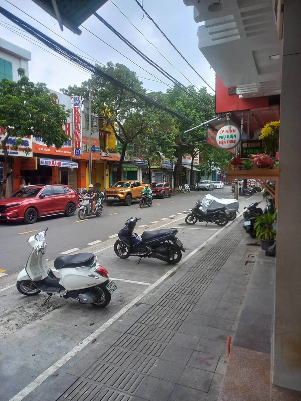 Bán nhà 3 tầng mặt tiền 140m2 trung tâm Huế