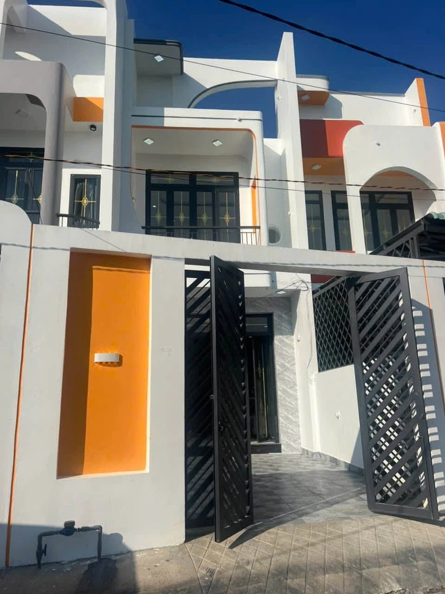 Bán nhà phố 4PN Long An, 109m2, 2.2 tỷ - Ảnh thu nhỏ 2