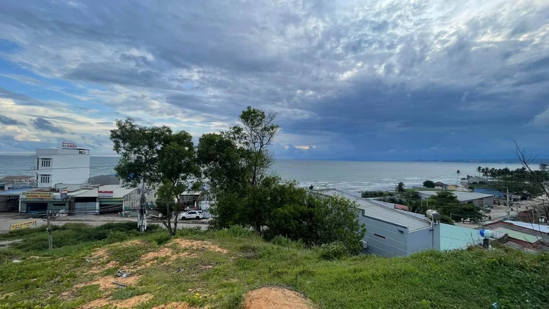 Bán đất mặt tiền Huỳnh Thúc Kháng Mũi Né 1250m2 view biển