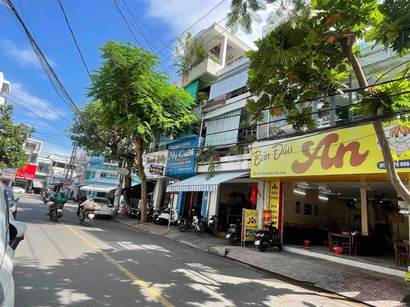 Bán nhà 3 tầng mặt tiền Bạch Đằng 63,3m2 ở Khánh Hòa
