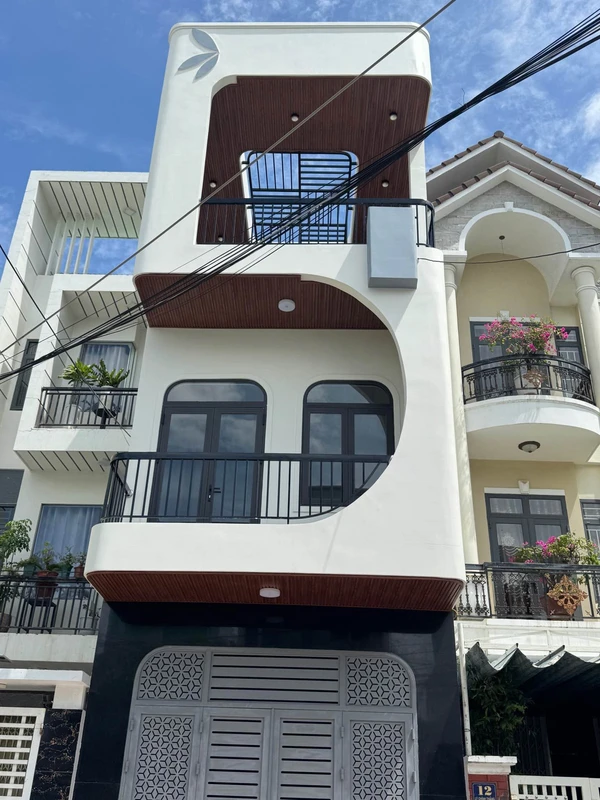Bán nhà mặt tiền 3 phòng ngủ 80m2 Quy Nhơn
