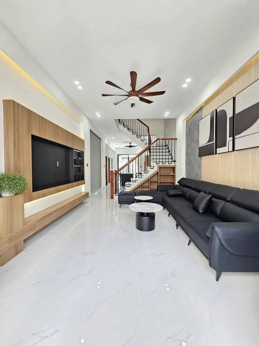 Bán nhà 1 trệt 2 lầu 137,5m² gần Làng Đại học Quốc gia, P. Đông Hòa, giá 8,2 tỷ - Ảnh thu nhỏ 3