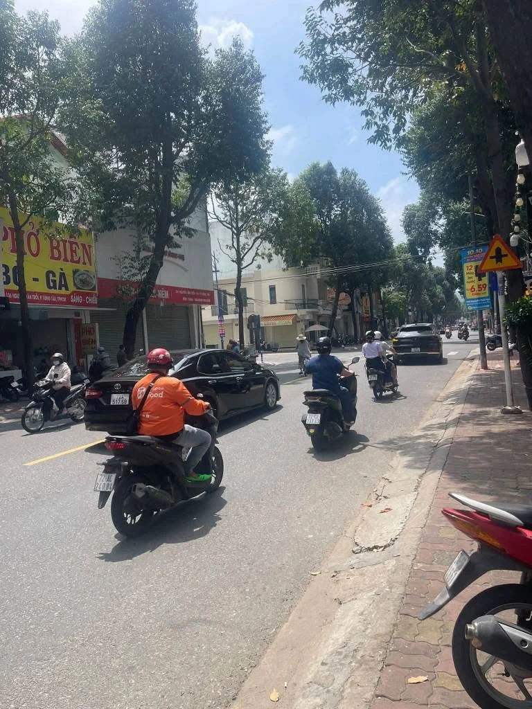 Sang nhượng shophouse quần áo 100m² Nguyễn Văn Trỗi - Ảnh thu nhỏ 3