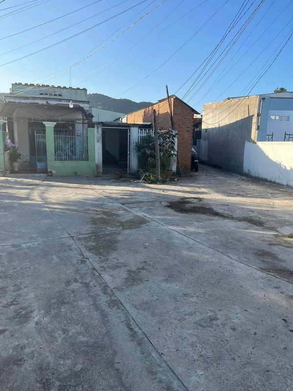 Bán nhà mặt tiền La Văn Cầu, Nam Nha Trang, 82m² giá 2,4 tỷ
