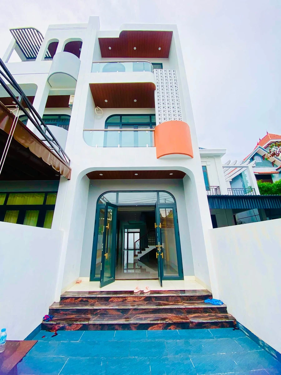 Bán nhà 3 tầng 4 PN, 100m2, gần Xuân Hưng - Ảnh 1