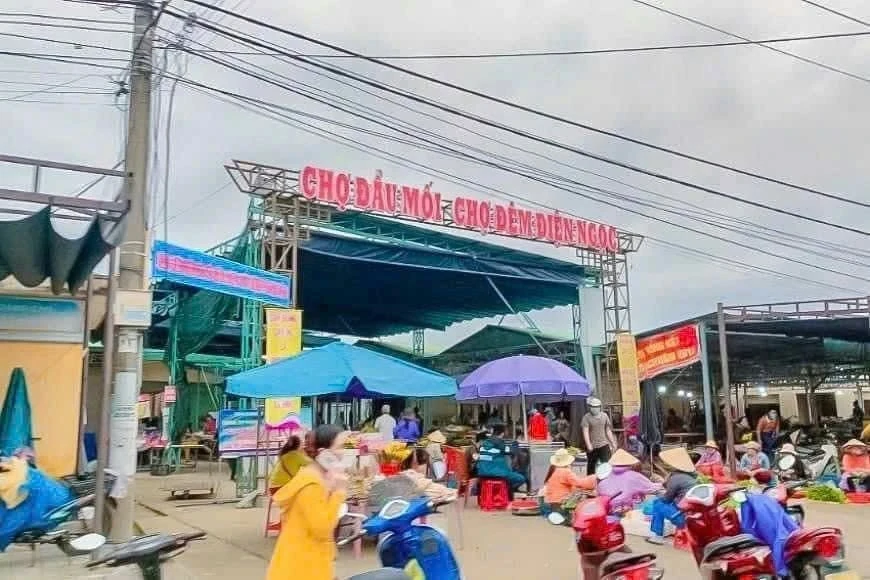 Bán lô đất 97,5 m² mặt tiền 7,5 m gần chợ Điện Ngọc - Ảnh 1
