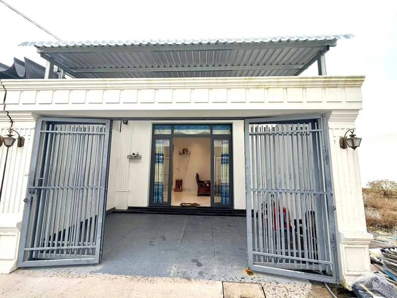 Bán nhà 2PN 110m² gần chợ Tân Trụ, Tây Ninh