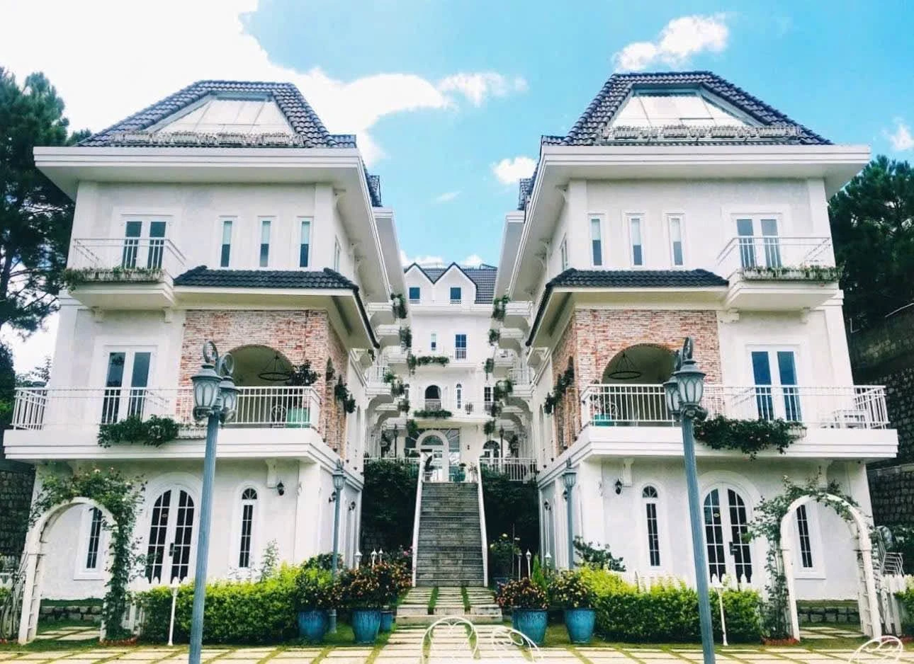 Bán khách sạn mặt tiền Hoàng Hoa Thám, Đà Lạt, 3854m² - Ảnh 1