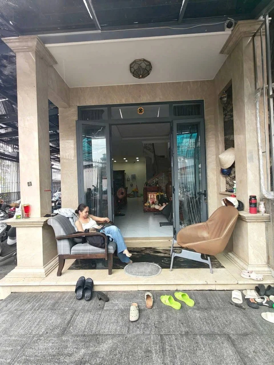 Bán nhà sổ riêng 131m2 nhà góc 2 mặt tiền, Phường Chánh Hiệp, giá 3,7 tỷ - Ảnh 1