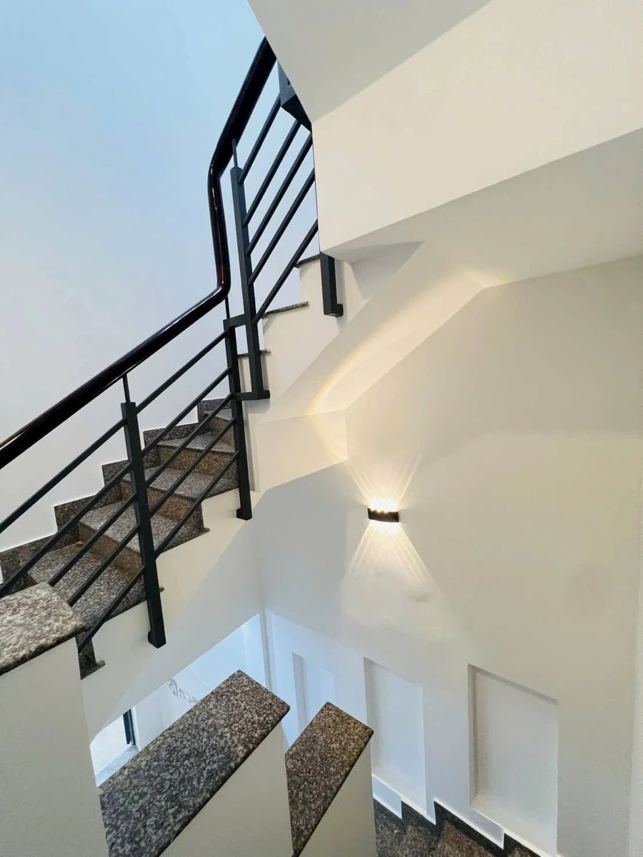 Bán nhà 3 tầng 4PN 70m² Hiệp Phú 5.95 tỷ - Ảnh 1