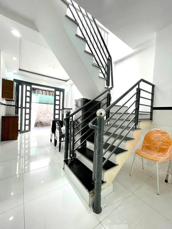 Cho thuê nhà nguyên căn hẻm 3 gác 4,3x12 Nguyễn Trãi, 3PN, 14,5 triệu/tháng