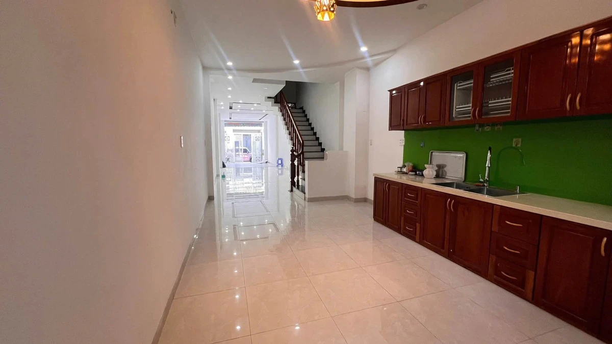 Bán nhà 3 tầng mặt tiền Hồng Lĩnh, Nha Trang, 98m2, 13,5 tỷ - Ảnh thu nhỏ 2