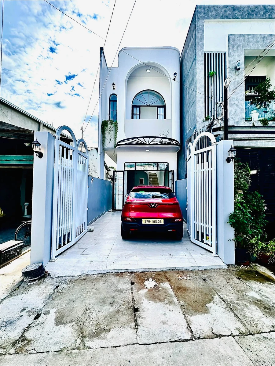 Bán nhà 1 trệt 1 lầu 3PN, sân ô tô, 60m², giá 3,8 tỷ tại Chánh Nghĩa, Thủ Dầu Một - Ảnh 1
