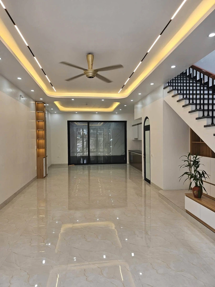 Bán nhà 2 tầng 102m2 Cao Thắng, Quận 3 - Ảnh 1