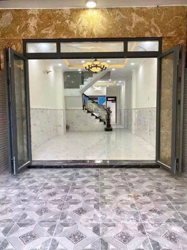 Cho thuê nhà mặt tiền 200m2, 4 phòng ngủ, Dĩ An - Ảnh thu nhỏ 2