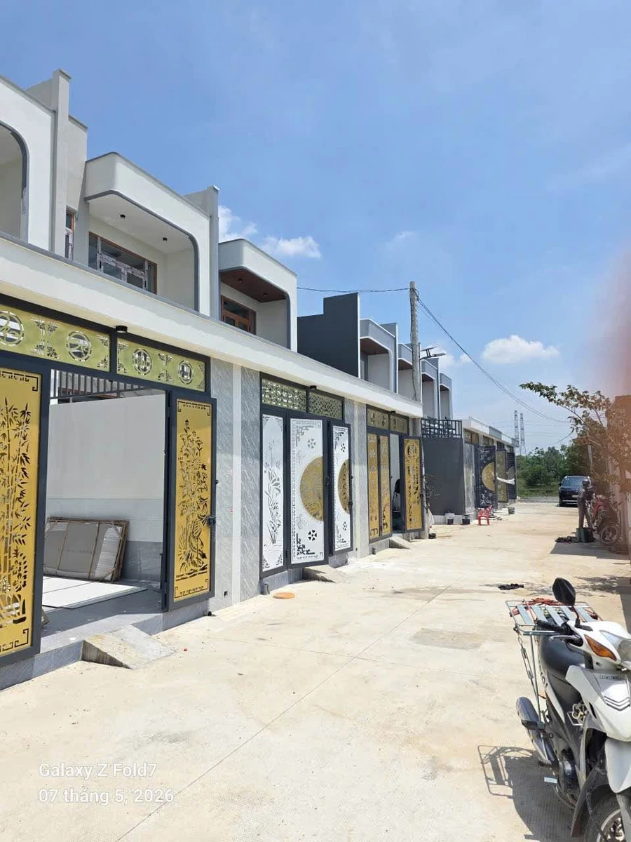 Bán nhà lầu 4 phòng ngủ 112,5m² Đức Hòa Long An 2 tỷ 390 - Ảnh thu nhỏ 2