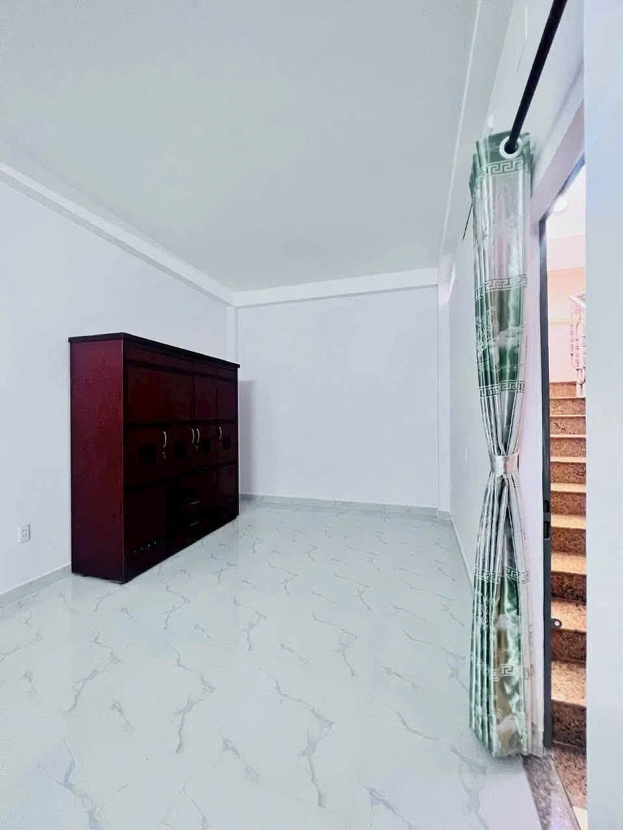 Bán nhà hẻm 79m2, 1 trệt 2 lầu, 5PN gần Nhà Thờ Xóm Chiếu, Phường 16, Quận 4 - Ảnh thu nhỏ 5