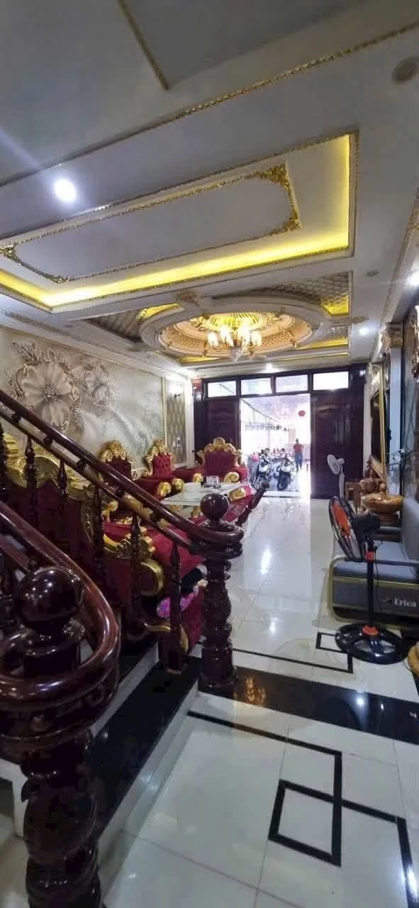 Bán nhà mặt tiền kinh doanh Hùng Vương, 1 trệt 3 lầu, 160m2, 5PN, giá 5,7 tỷ, Hòa Long - Bà Rịa - Ảnh 1