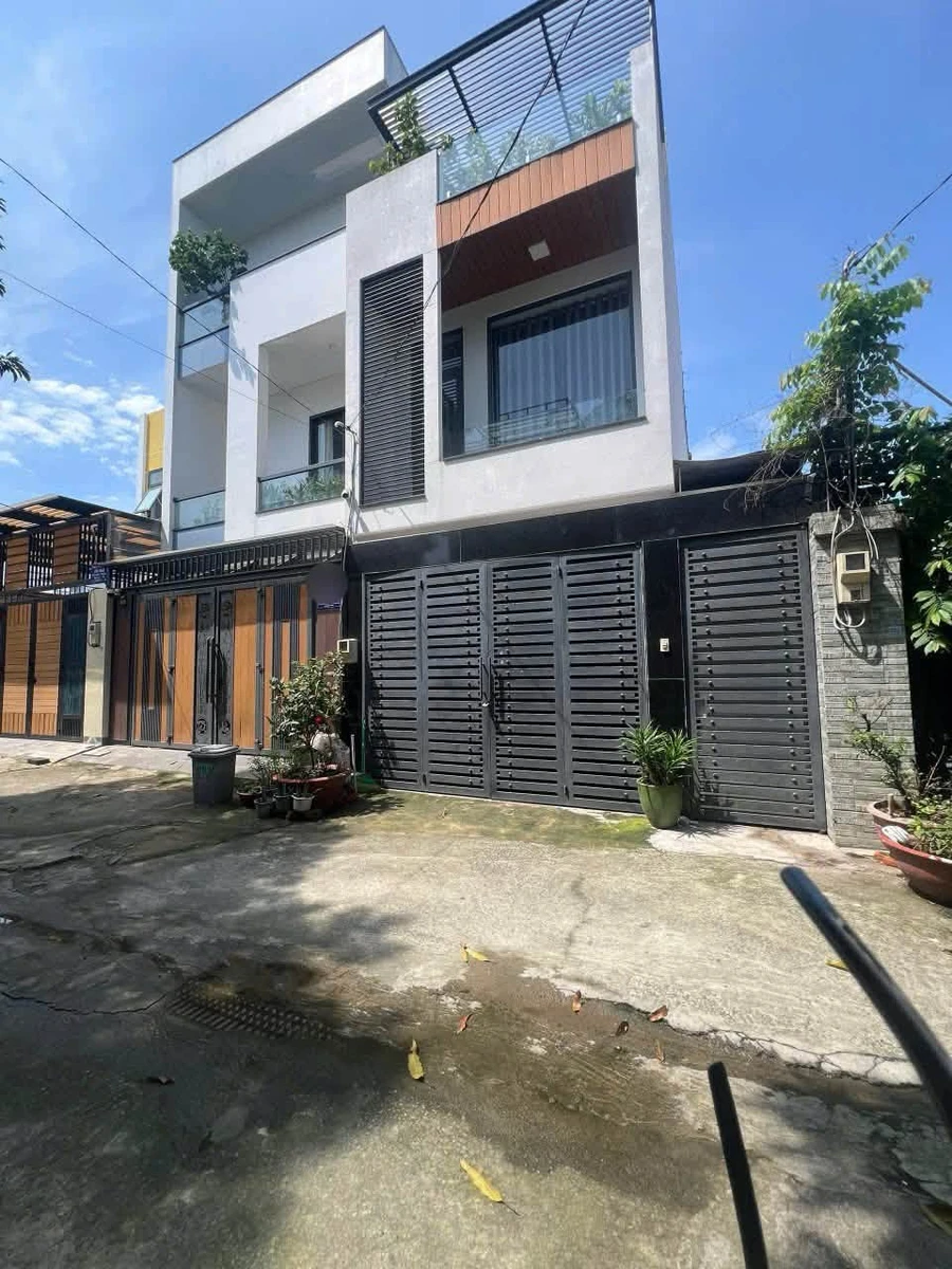 Bán nhà 3 tầng 100m2, 4PN 3WC, đường Tô Ký Quận 12, giá 6 tỷ - Ảnh 1