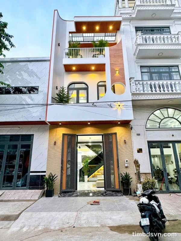 Bán nhà 1 trệt 2 lầu 200m² Cần Thơ - tặng nội thất