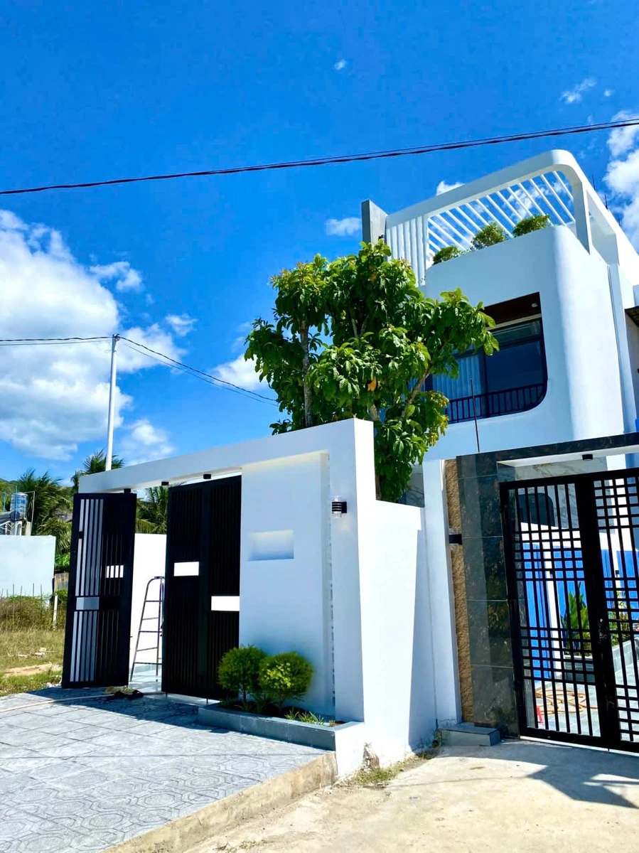 Nhà 3 tầng 220m² sàn Diên Khánh, nội thất cao cấp 3,68 tỷ - Ảnh thu nhỏ 2