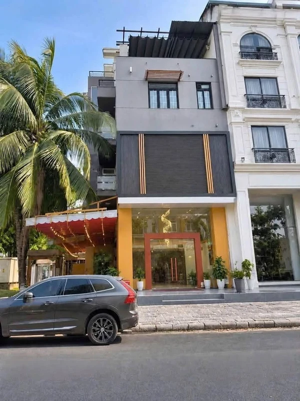 Cho thuê nhà mặt tiền 166,5 m² Phan Khiêm Ích, Quận 7