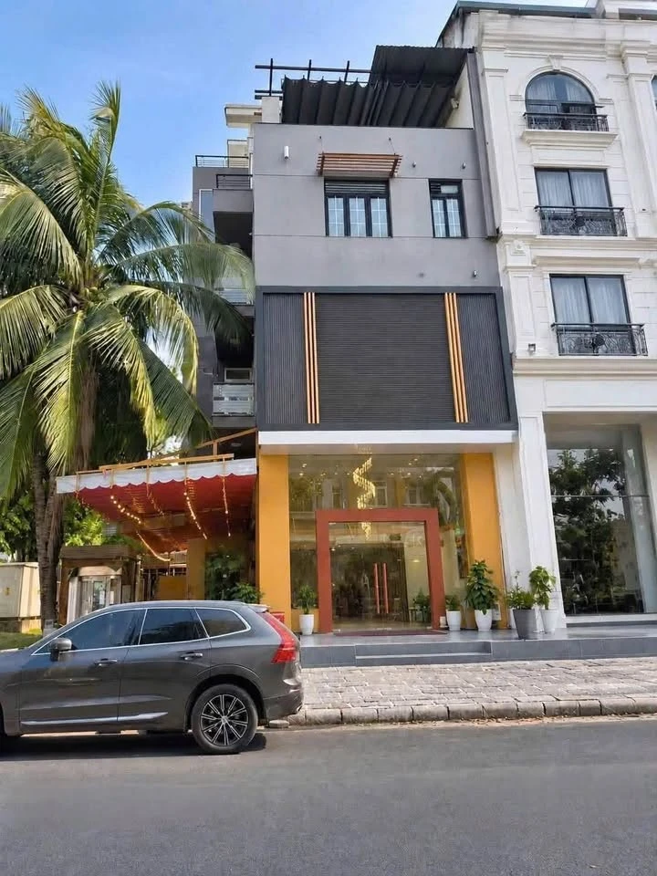 Cho thuê nhà mặt tiền 166,5 m² Phan Khiêm Ích, Quận 7 - Ảnh 1