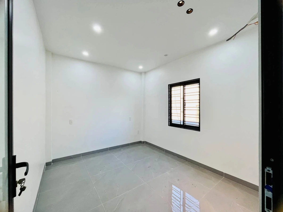 Bán nhà 4 tầng 46m2 lô góc, 4 phòng ngủ, sân để xe, Hồ Sen - Miếu Hai Xã - Ảnh thu nhỏ 3