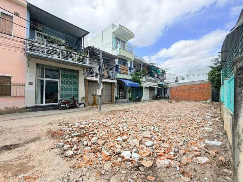 Bán đất nền hẻm ô tô 61.8 m² Nha Trang 1.99 tỷ - Ảnh 1
