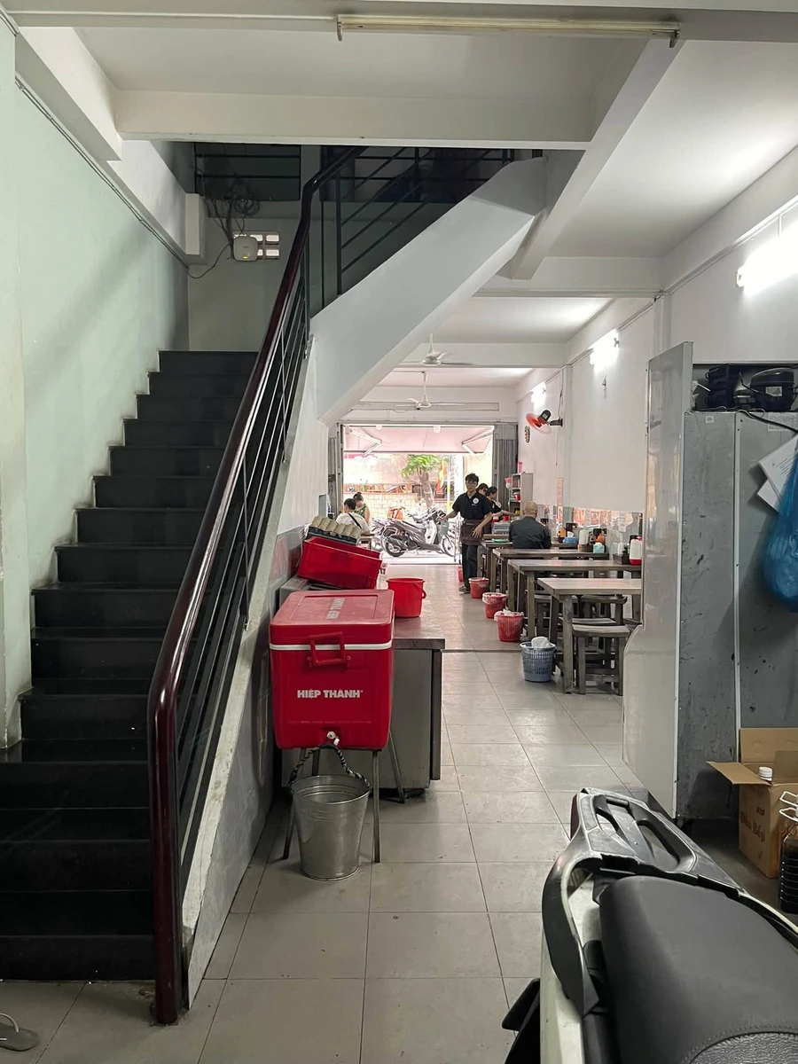 Bán nhà mặt tiền 108 Phạm Văn Hai, Tân Bình, 113m2, trệt 2 lầu, giá 23 tỷ - Ảnh thu nhỏ 2