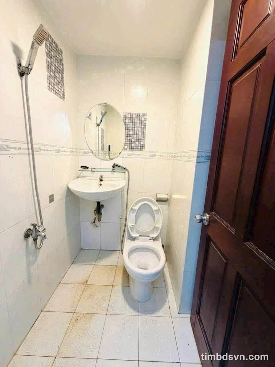 Cho thuê nhà mặt tiền 4 phòng Quận 6 - 77m² - Ảnh thu nhỏ 5