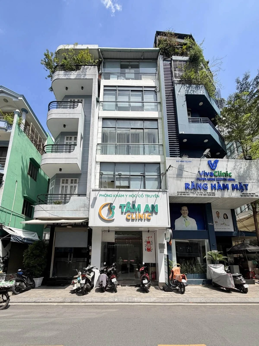 Bán shophouse mặt tiền Quận 1 gần 50m2, 5 tầng, 21.5 tỷ - Ảnh 1