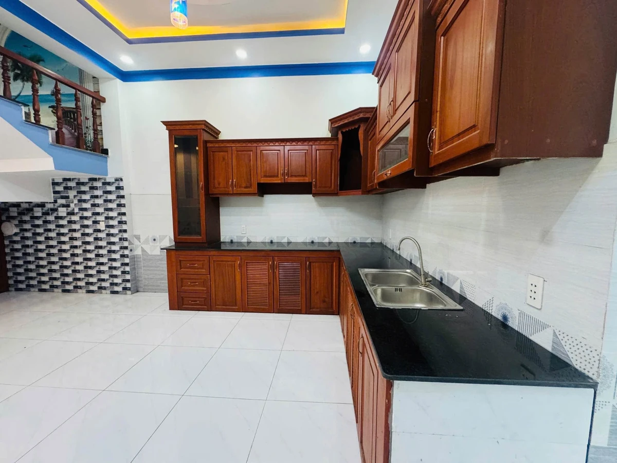 Bán nhà lầu 132m2, 3 PN, 1 tỷ 900 Đức Hòa - Ảnh thu nhỏ 3
