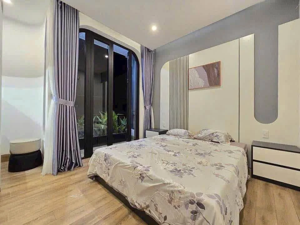 Cho thuê nhà 4 tầng 200m2, 4 PN Cù Chính Lan - Ảnh thu nhỏ 5