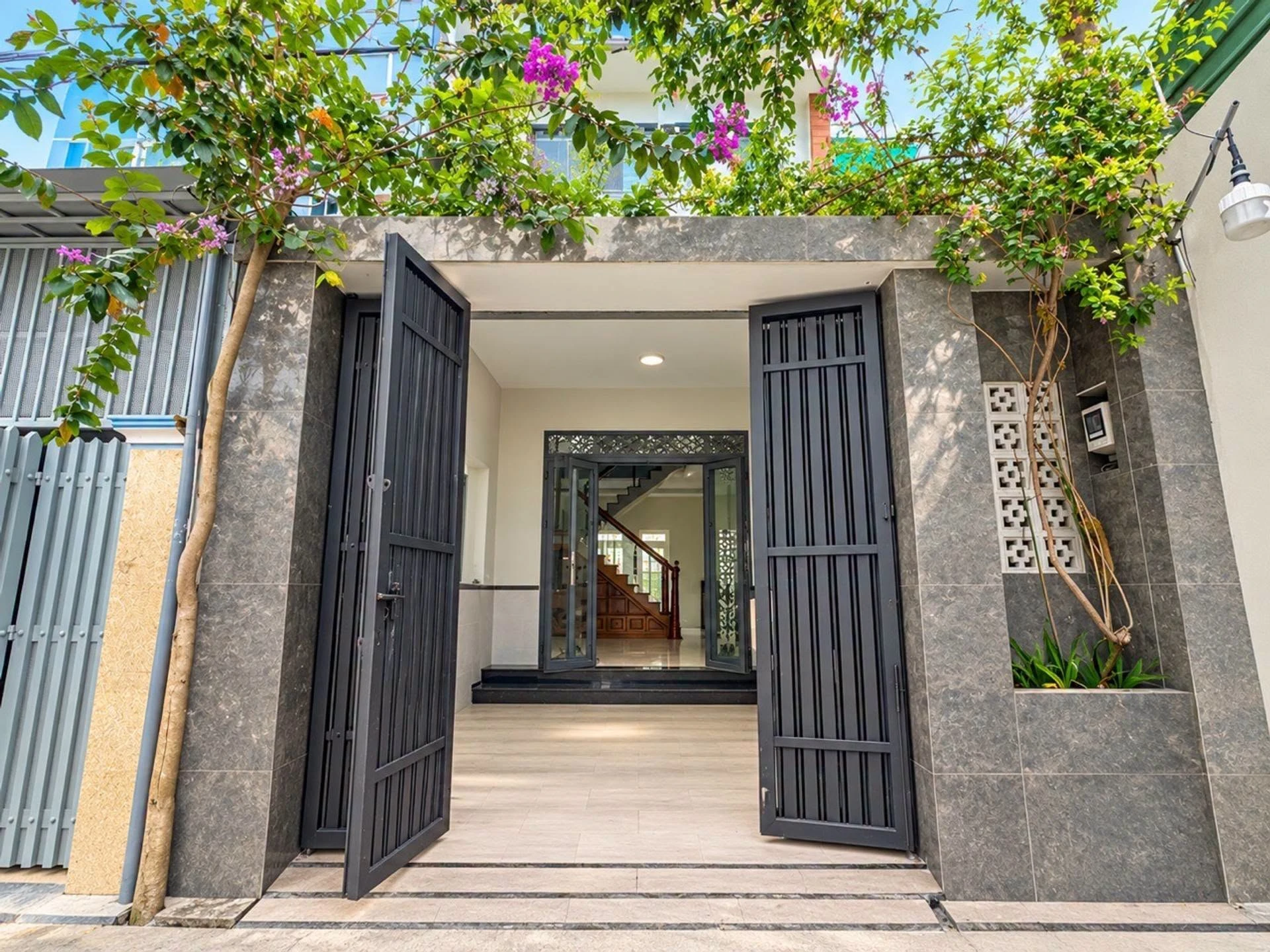 Bán nhà 2 tầng hẻm xe hơi 70m² đường Tân Thới Hiệp 21, Quận 12 - Ảnh 1
