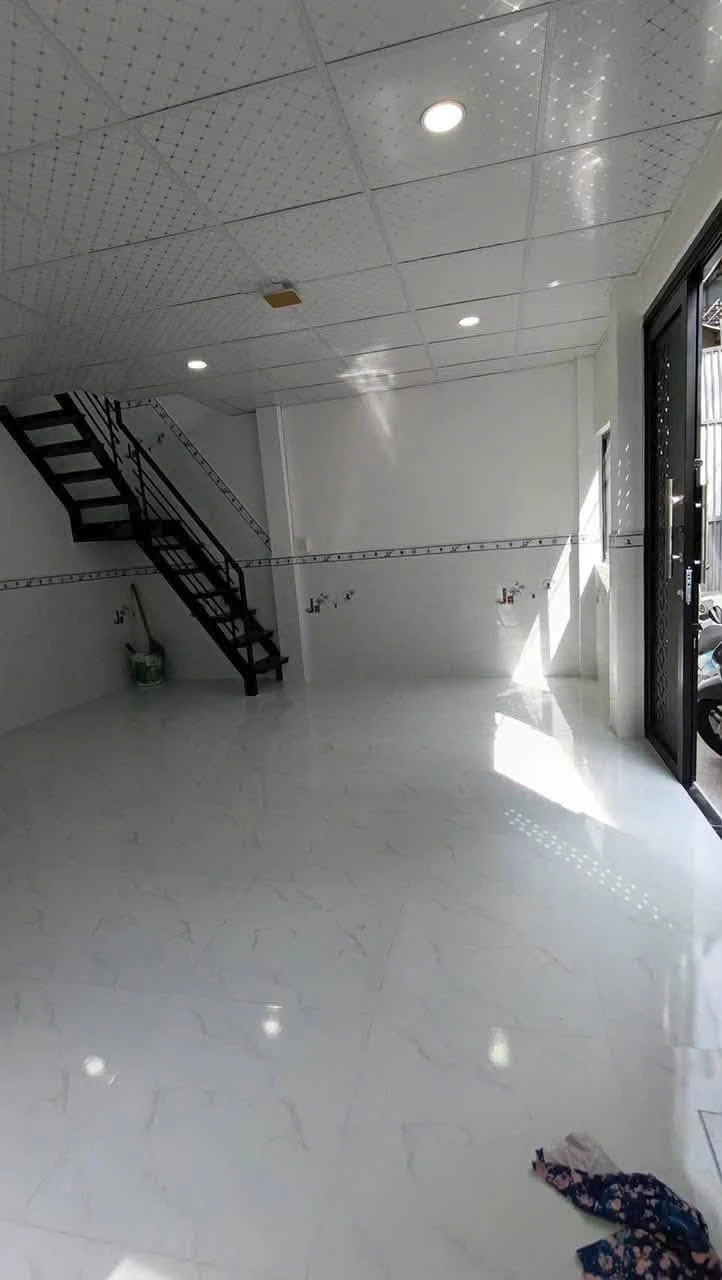 Bán nhà 2 tầng 29m2 Cầu Chánh Hưng, sổ riêng 3,2 tỷ - Ảnh 1