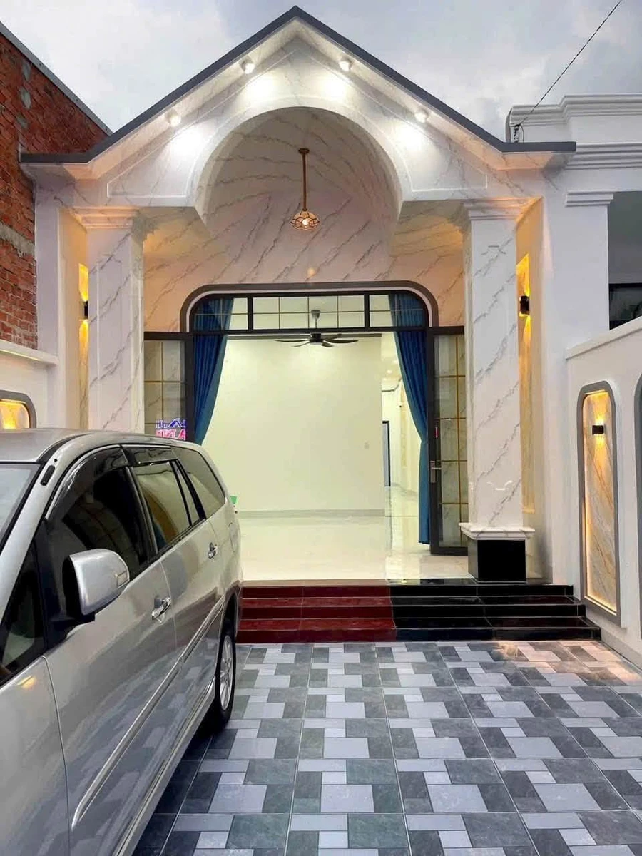 Bán nhà mới xây liền kề 5x28,5m, đường nhựa 20m tại Long Hoa, Tây Ninh, giá 1,27 tỷ/căn - Ảnh thu nhỏ 2