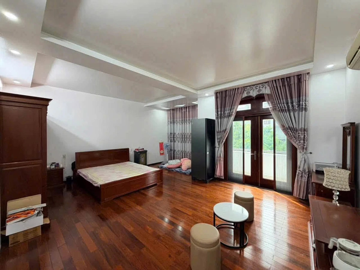 Nhà 4 tầng bán mặt tiền 7m, 126m² Lê Hồng Phong - Ảnh 1