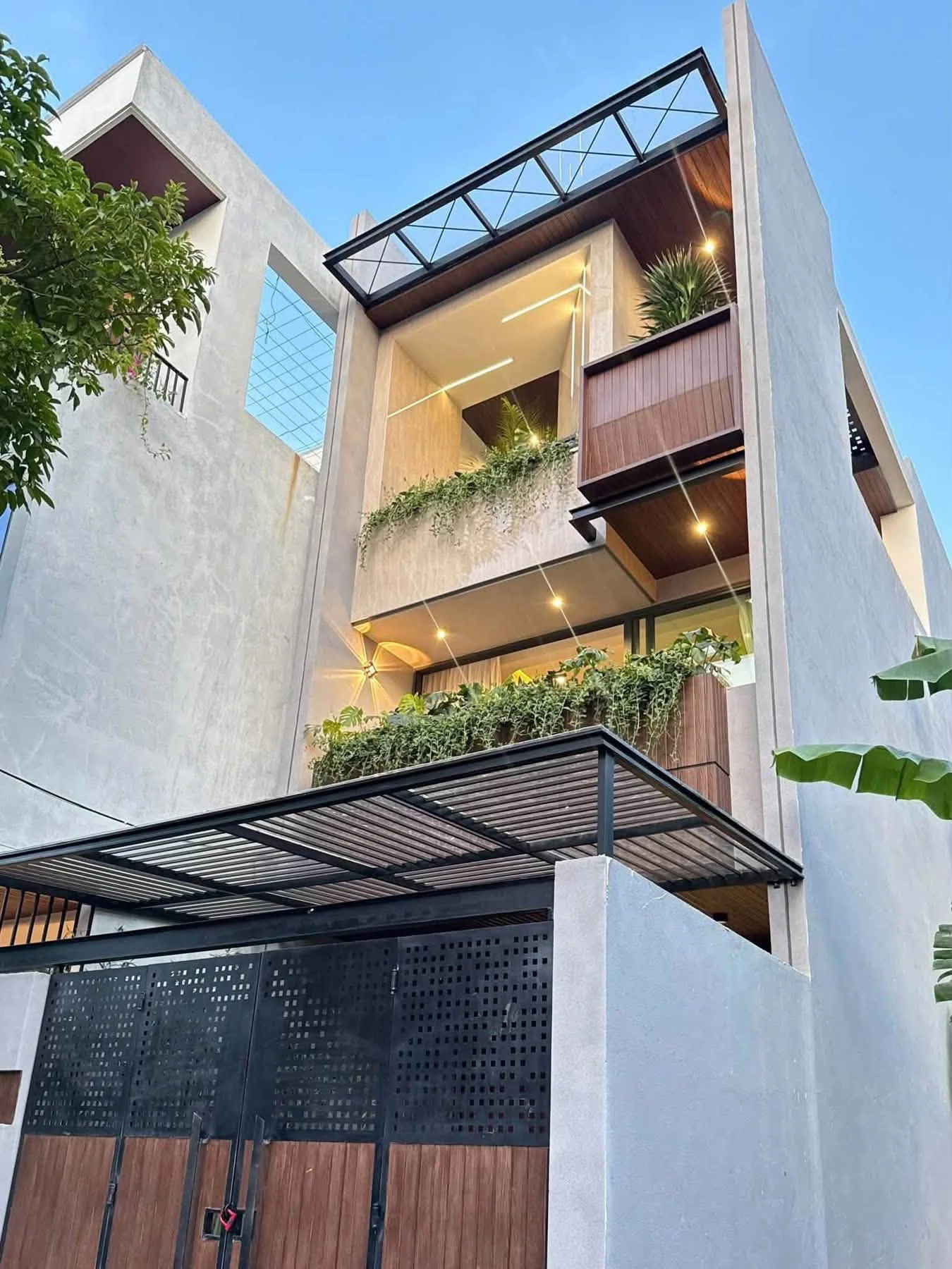 Bán nhà 3 tầng mặt tiền Thanh Lương 18, Hòa Xuân, Đà Nẵng, 100m², 9,35 tỷ - Ảnh 1
