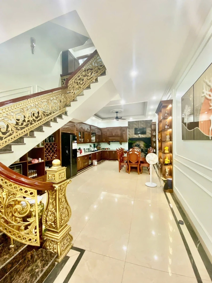 Bán nhà 4 tầng tân cổ điển 90m² đường Lý Nam Đế, Bình Chánh, giá 8,8 tỷ - Ảnh thu nhỏ 2