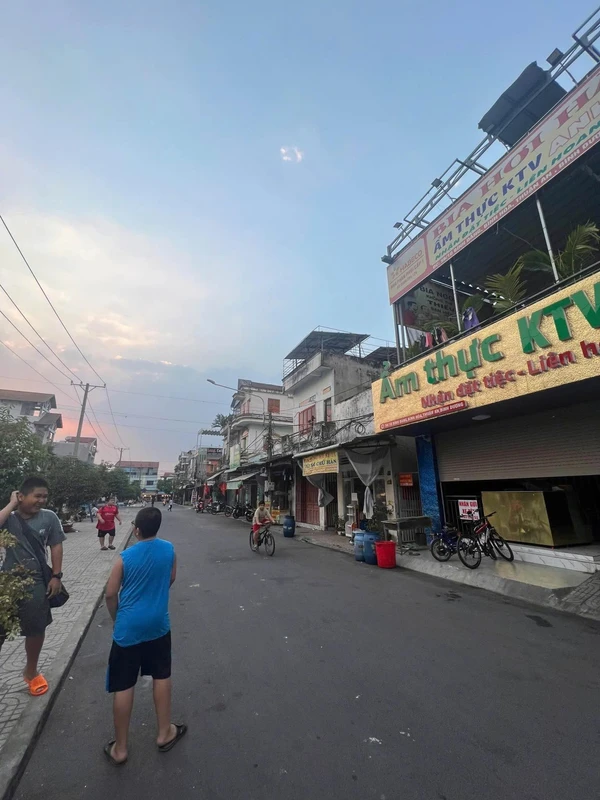Bán mặt bằng kinh doanh 300m² Bình Hòa Thuận An 12,8 tỷ