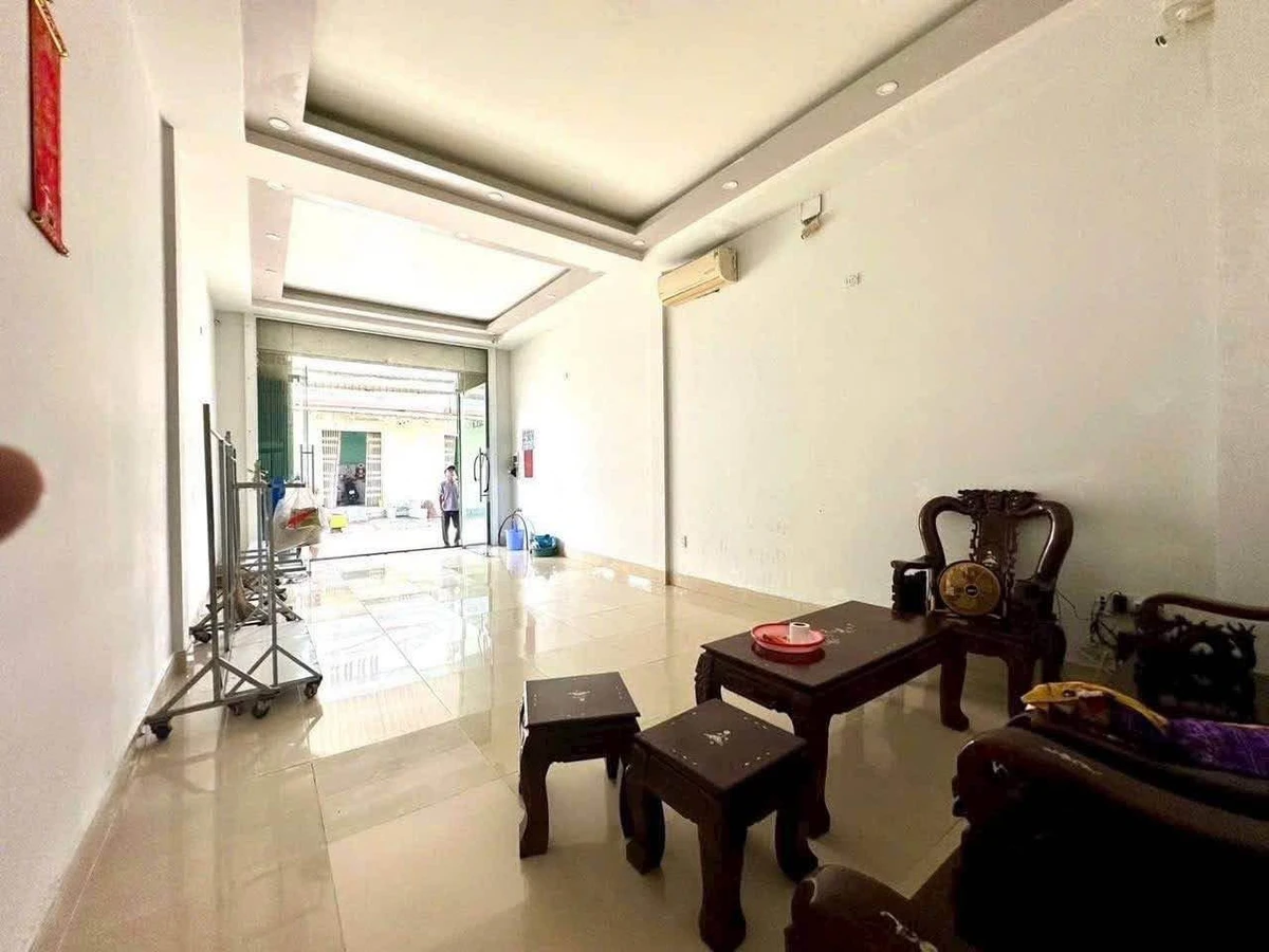 Bán nhà 3 lầu 4,5m x 20m, 7 PN Bến Lức - Ảnh thu nhỏ 5