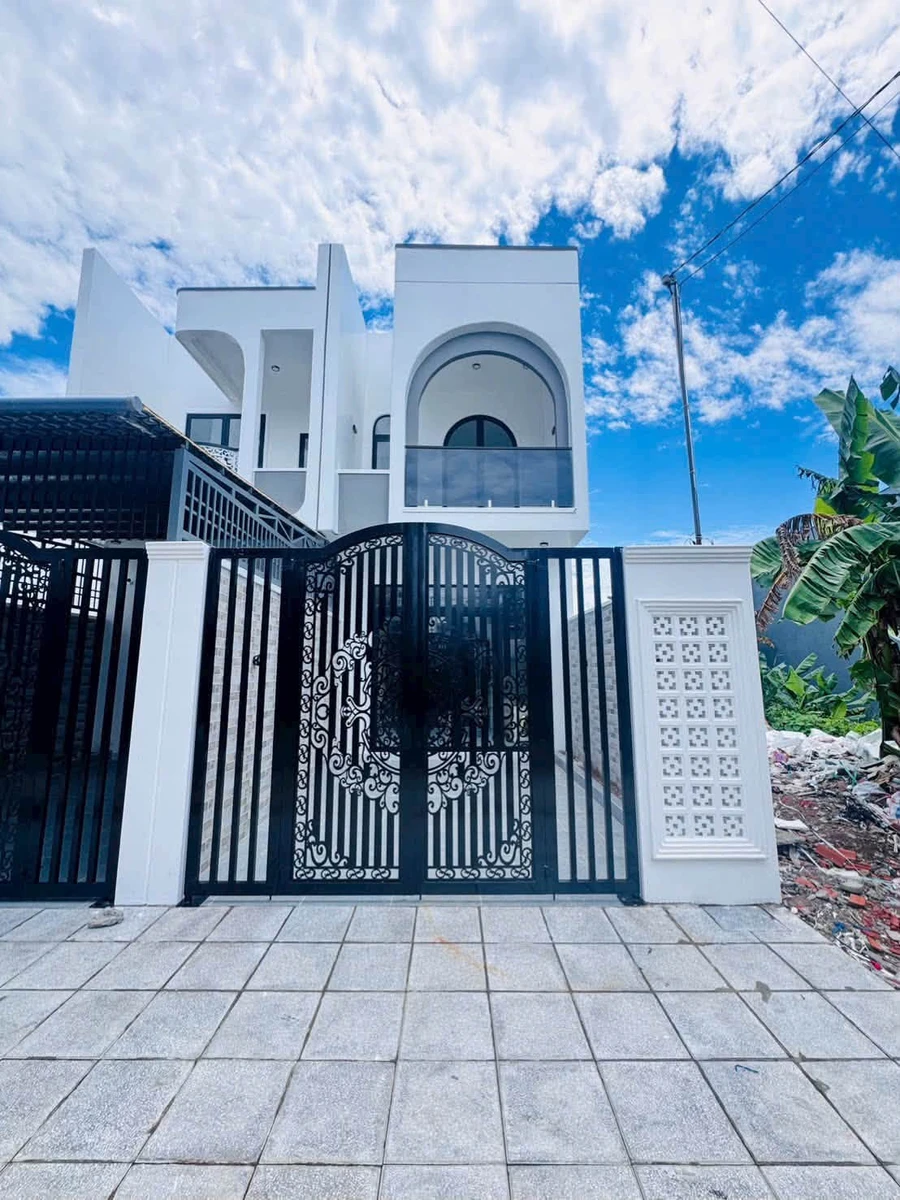 Bán nhà phố 1 trệt 1 lầu 3 phòng ngủ 4,3x23,2m giá 2,86 tỷ, gần đường Liên Hương, An Giang - Ảnh 1