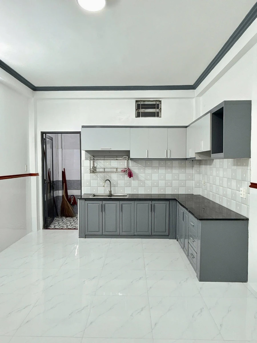 Bán nhà hẻm 1 trệt 2 lầu 4x16m, 4PN, sát chợ Bình Thành, Bình Tân, giá 5,1 tỷ - Ảnh thu nhỏ 4