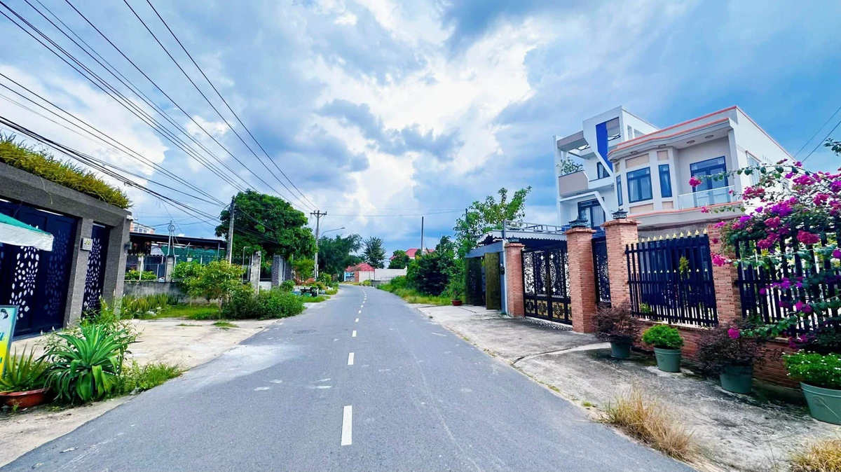 Bán nhà 1 trệt 2 lầu mặt tiền Phú Mỹ 150m2, 3PN Bình Tân - Ảnh 1