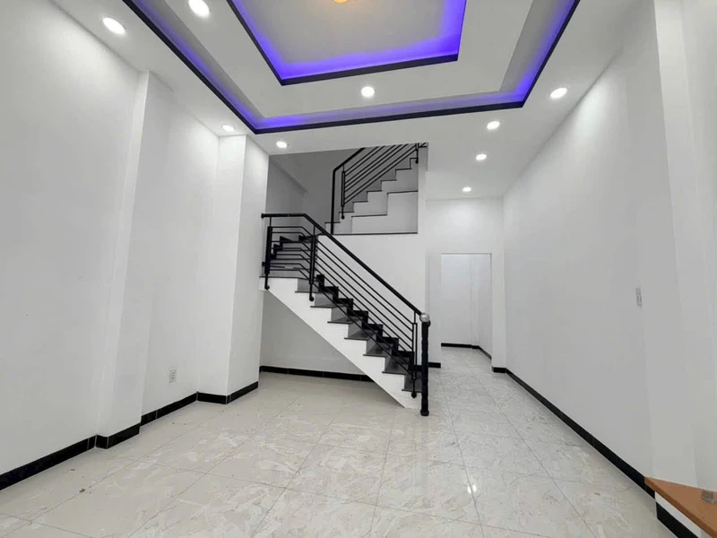 Bán nhà 3 tầng 50m² 4PN gần chợ Long Trường, Quận 9, giá 3,9 tỷ