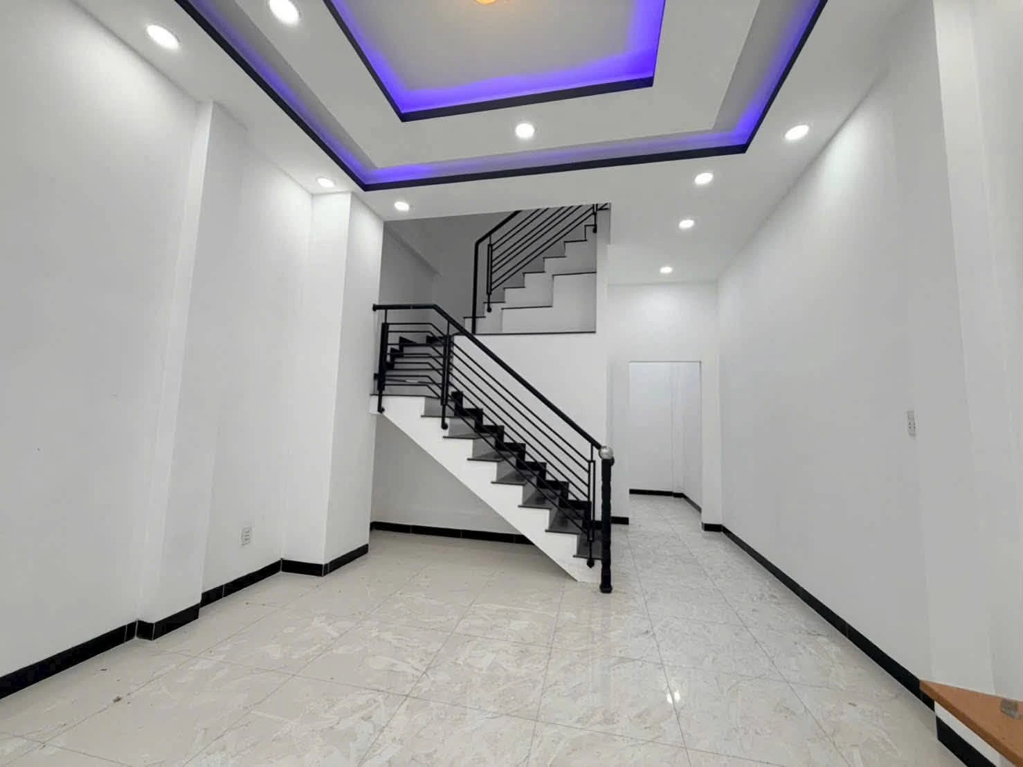 Bán nhà 3 tầng 50m² 4PN gần chợ Long Trường, Quận 9, giá 3,9 tỷ - Ảnh 1