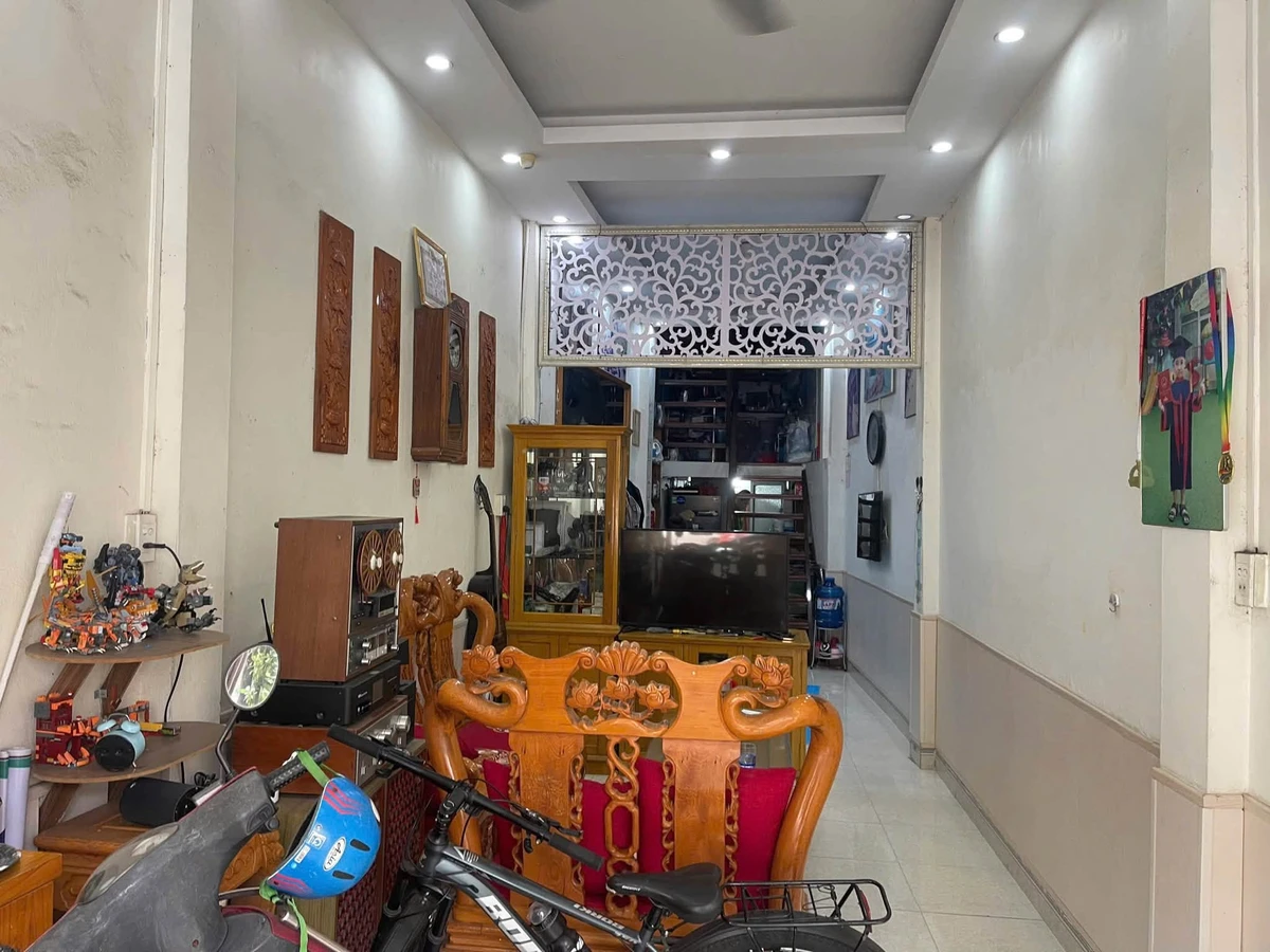 Bán nhà 3 tầng mặt tiền Hoàng Liên 30m² giá 2 tỷ 3 - Ảnh 1